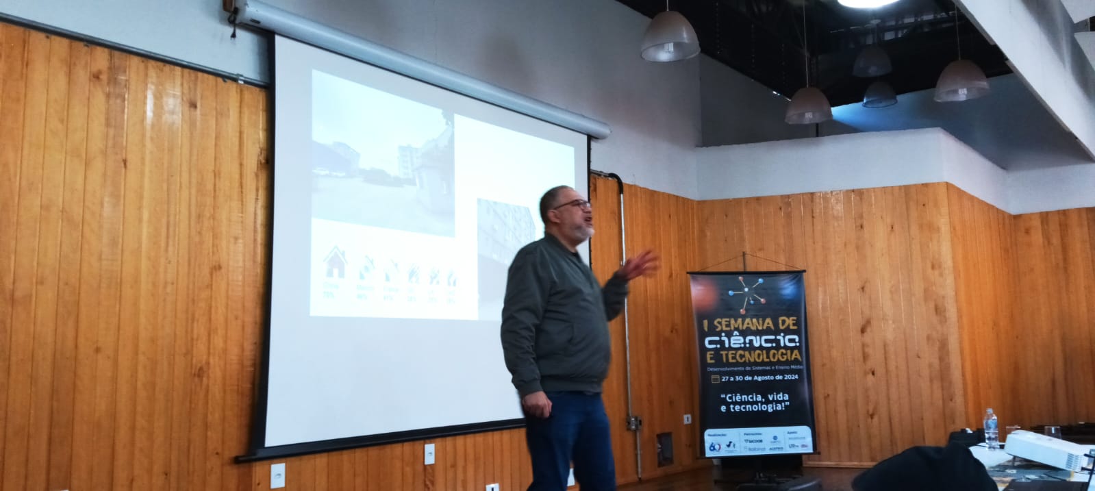 Campus Francisco Beltrão: Professor ministra palestra sobre influência da China no Mundo